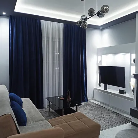 Paradise Apartment, Village 拉多斯