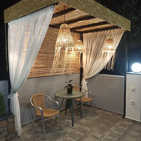Paradise Apartment, Village 拉多斯